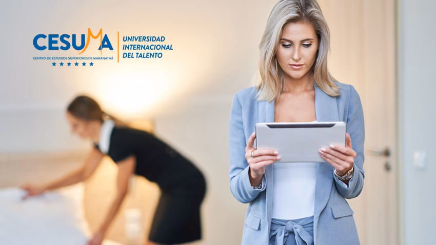 ¿Cuáles son las funciones del gerente general de un hotel?