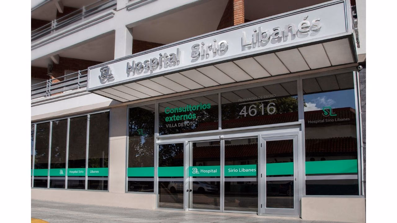 ¿Cuántas camas tiene el hospital Sirio-Libanes?