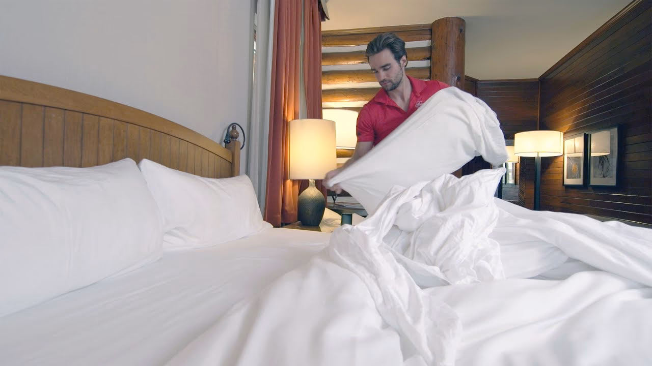 What is the work of housekeeping in hotel?