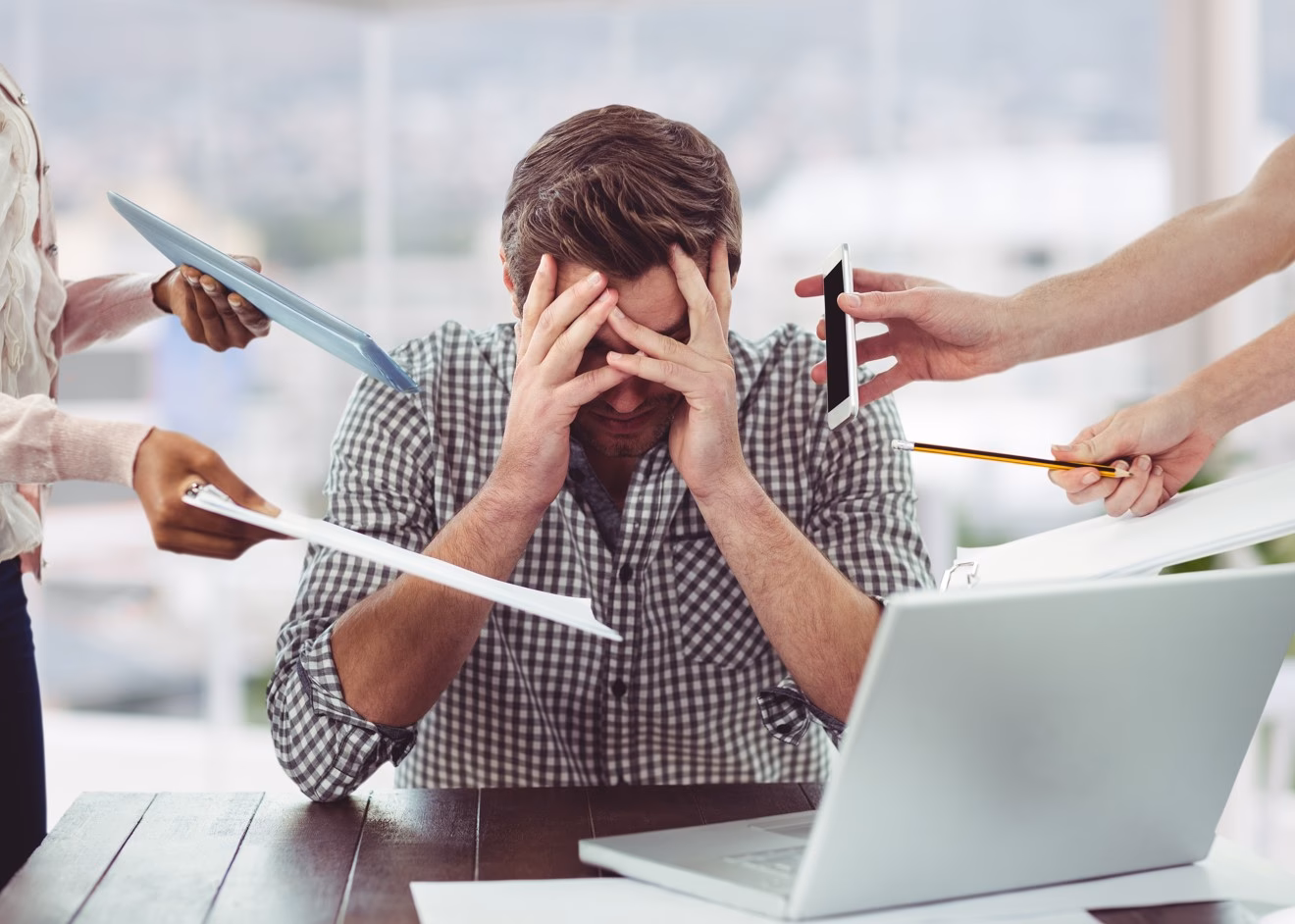 ¿Cómo afecta la frustración en el trabajo?