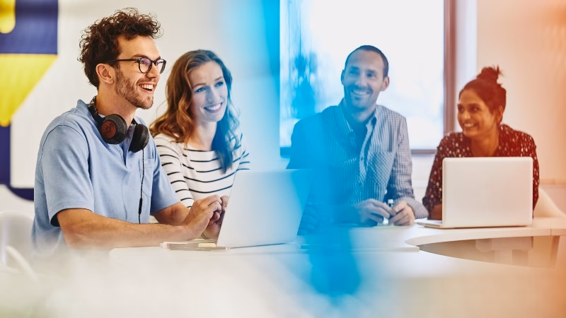 ¿Cómo impacta la tecnología en la productividad laboral?