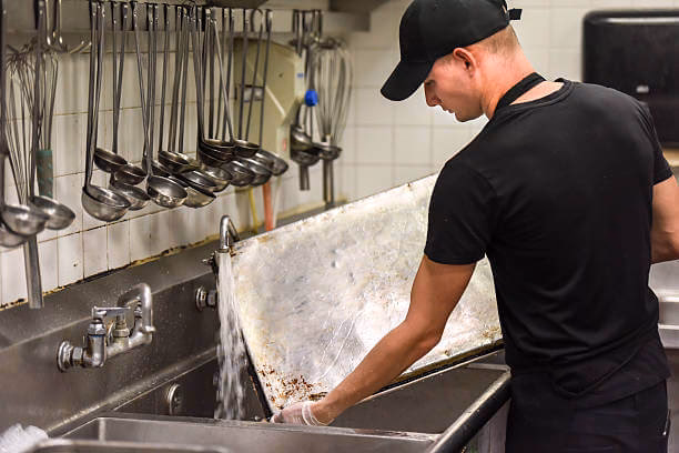 ¿Cuánto gana un lavacopas en EEUU?