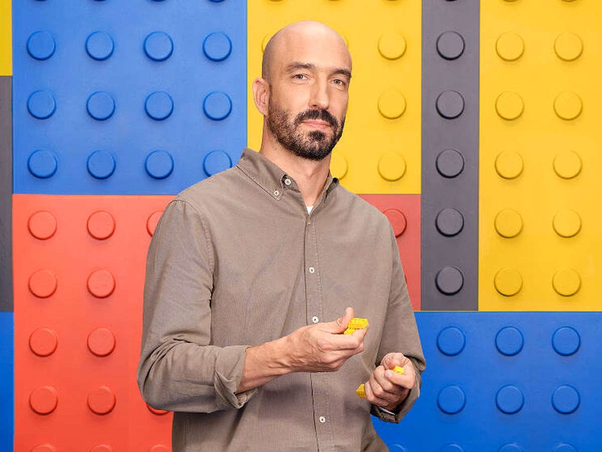 ¿Cuánto paga LEGO?