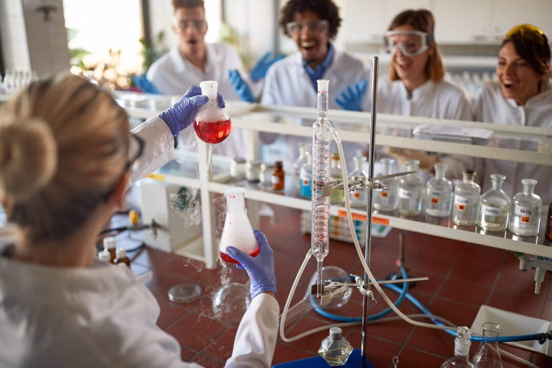 ¿Dónde puede trabajar un licenciado en Química?