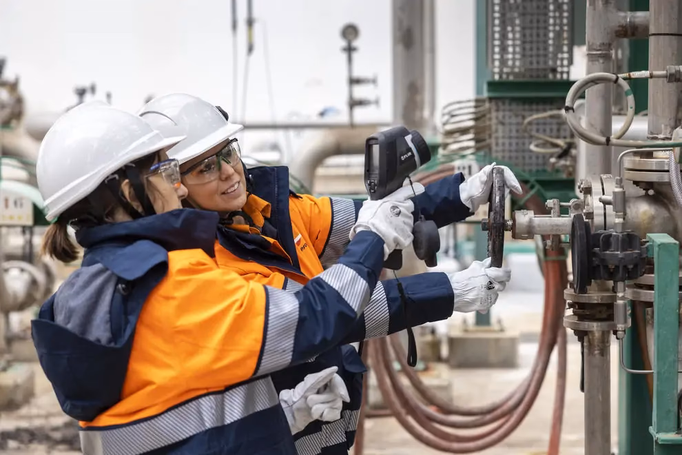 ¿Qué hace un operador en una planta química?