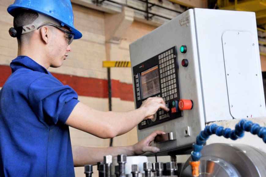 ¿Qué hace un operario de torno?