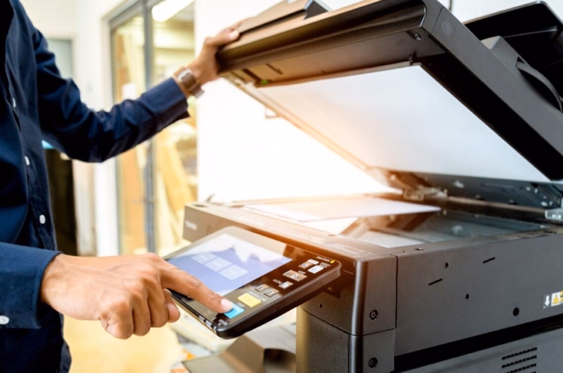 ¿Qué diferencia hay entre conserje y ordenanza?