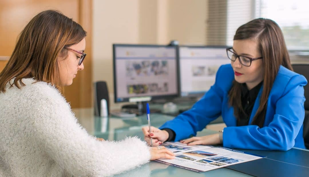 ¿Dónde trabaja un orientador laboral?