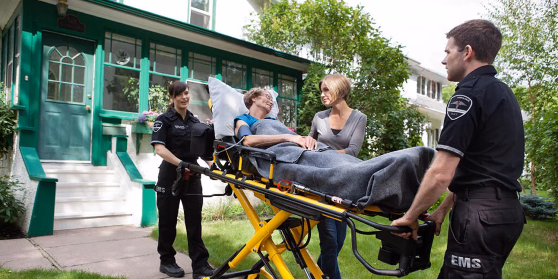 ¿Qué necesito para trabajar de paramédico?