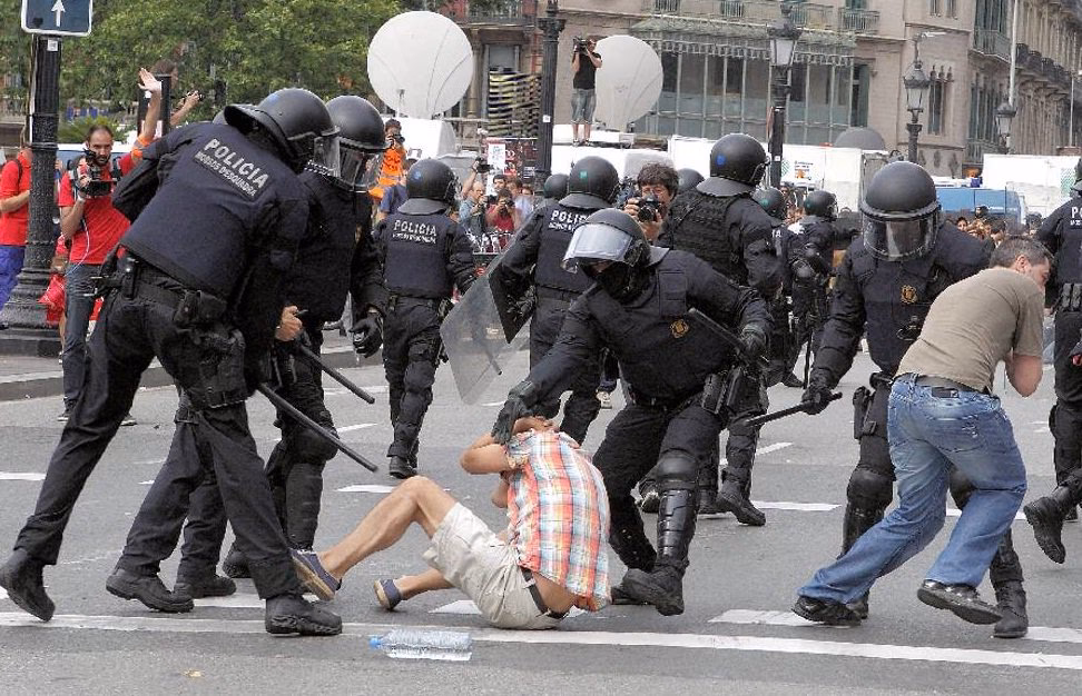 ¿Qué hace la policía en el trabajo?