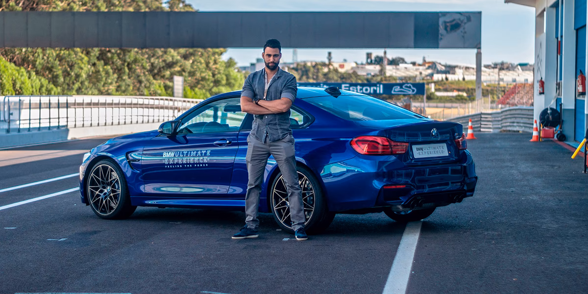 ¿Cómo conseguir un trabajo como crítico de coches?