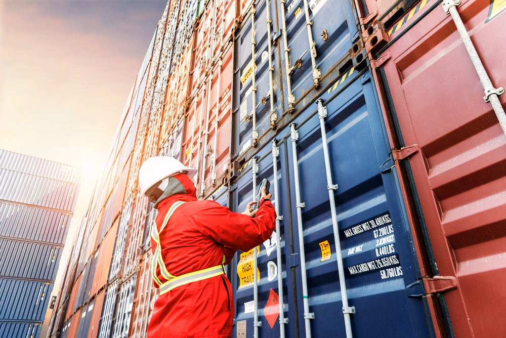 ¿Qué título necesitas para trabajar en aduanas?