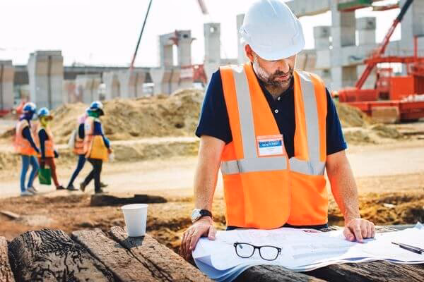 ¿Qué roles hay en una obra de construcción?