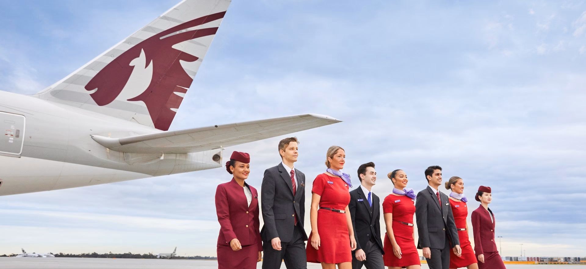 What is the salary of Qatar Airways cabin crew?