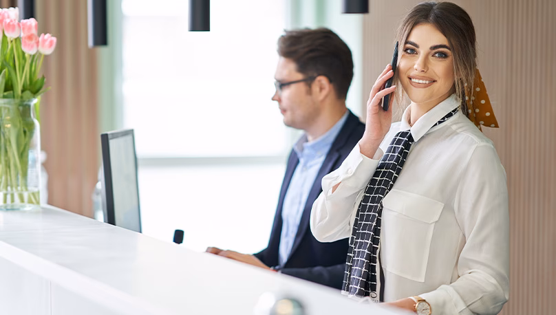 ¿Qué debe saber hacer una recepcionista?