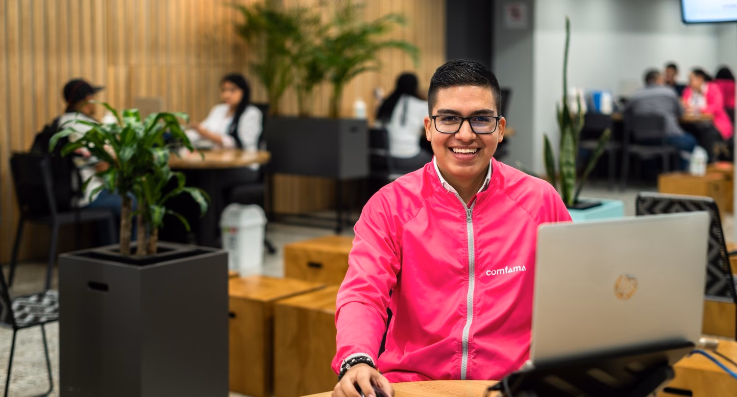 ¿Cómo puedo descargar mi certificado de servicio de empleo de Comfama?