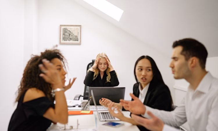 ¿Qué es un conflicto laboral y ejemplos?