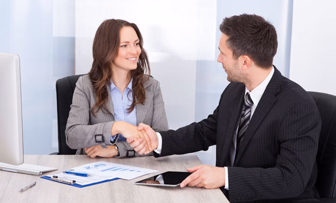 ¿Qué significa soñar que te contratan para un trabajo?