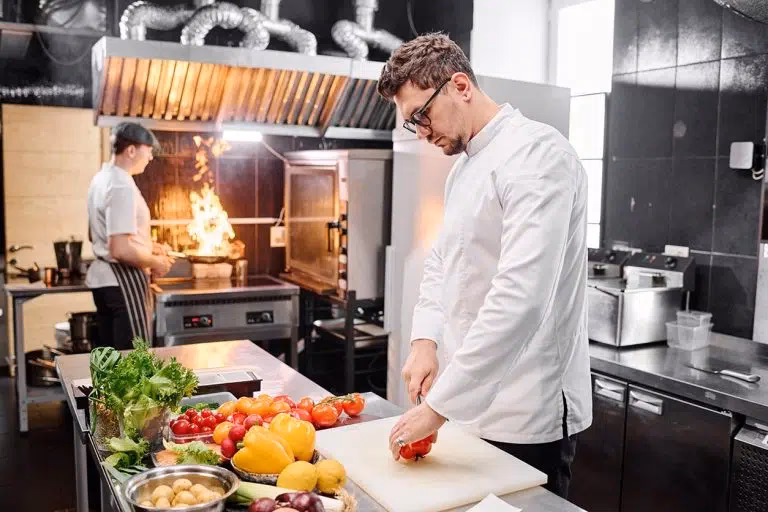 ¿Cuánto gana un ayudante en Estados Unidos?