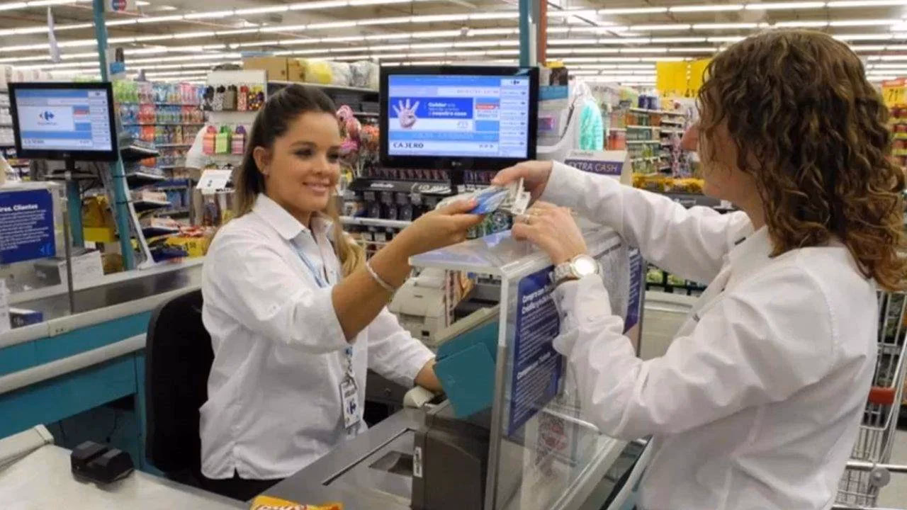 ¿Cuánto gana un Cajero de Walmart en Estados Unidos al mes?