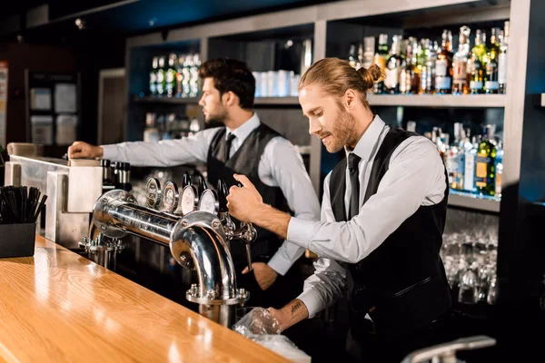 ¿Cómo se llama cuando trabajas en un bar?