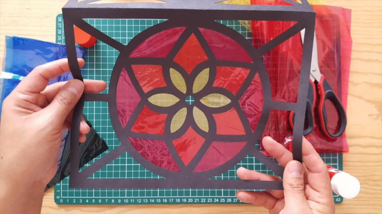 ¿Cómo hacer arte con celofán?