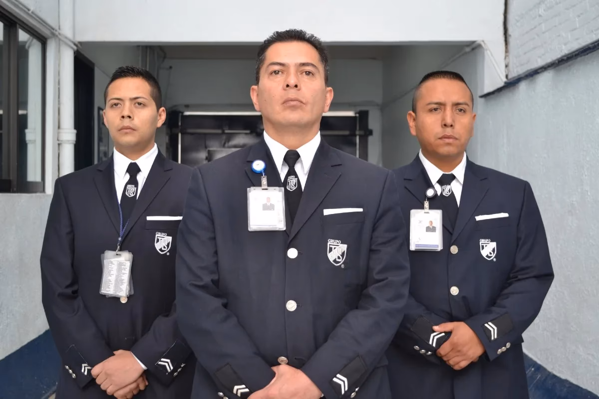 ¿Qué se requiere para ser escolta privado?