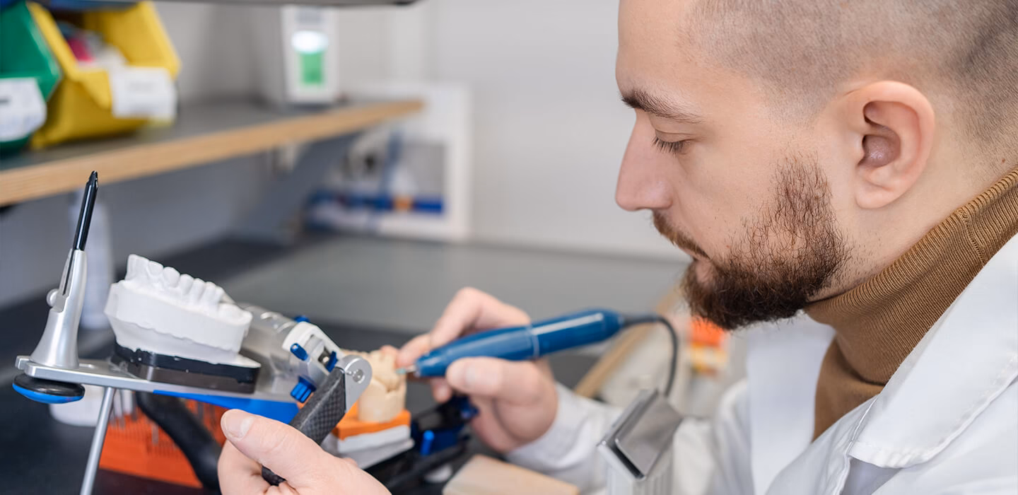 ¿Cuánto gana un mecánico dental en Estados Unidos?