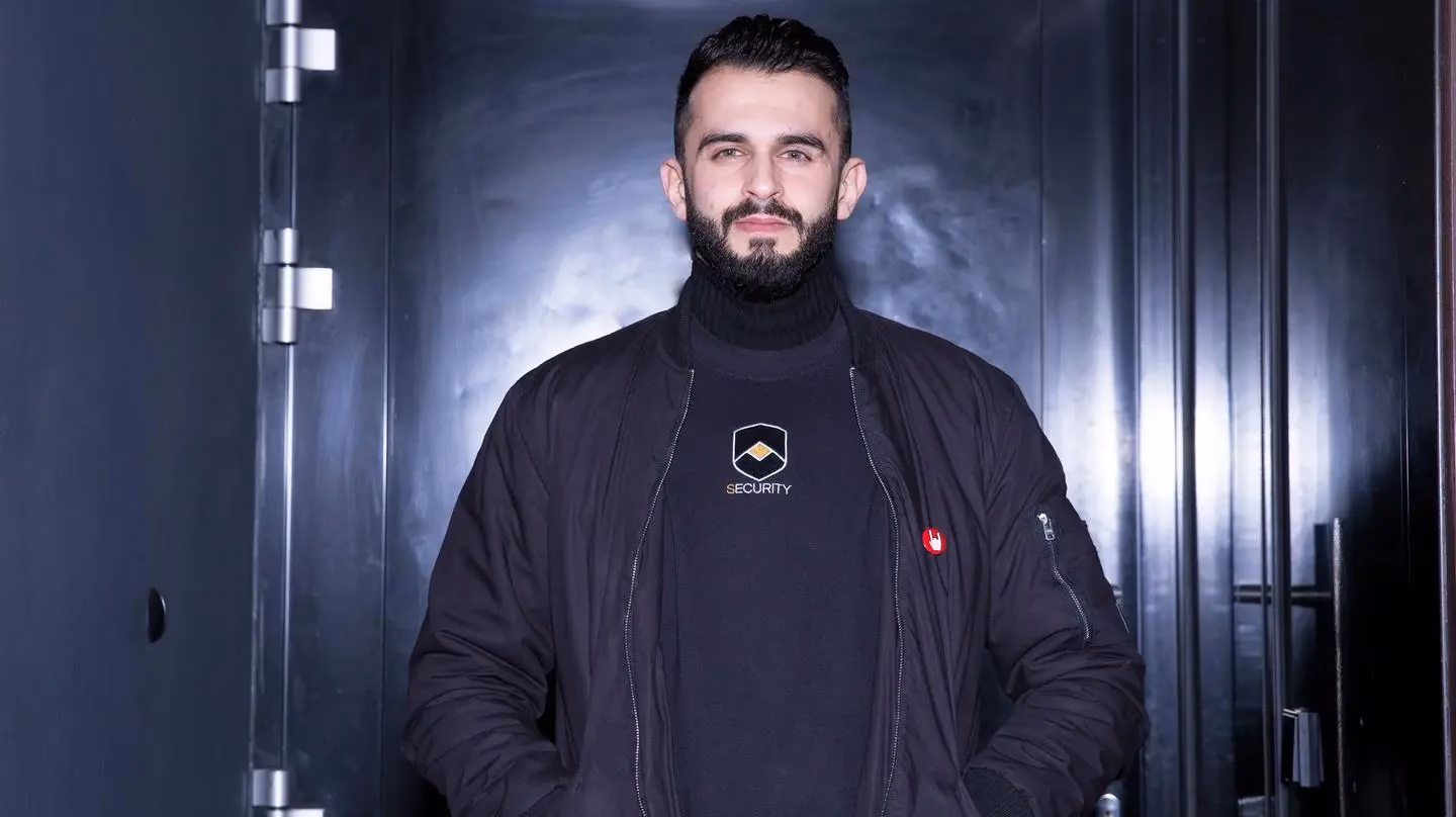 ¿Qué hay que hacer para ser portero de discoteca?