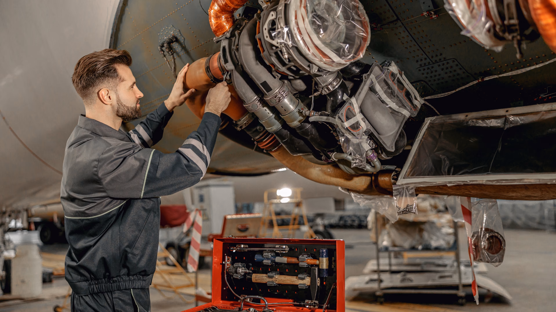 ¿Cuánto dura la carrera de técnico aeronáutico?