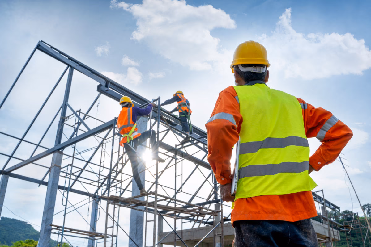 ¿Cuáles son las reglas de seguridad para trabajar en alturas?