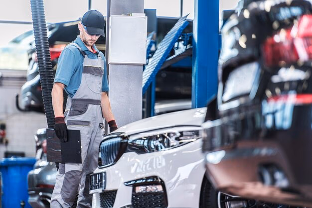 ¿Qué necesitas para trabajar en el concesionario?