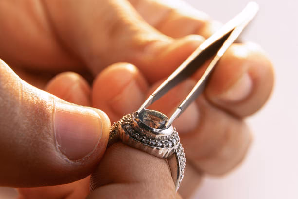 ¿Qué trabajos se hacen en una joyería?