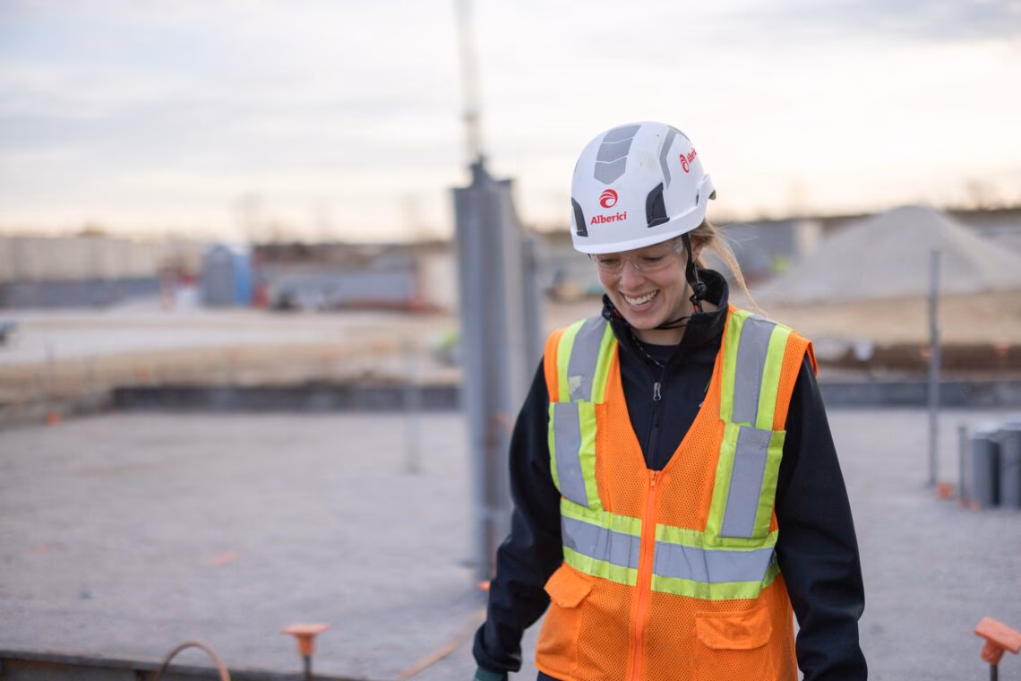 ¿Cómo conseguir un trabajo en la construcción siendo mujer?