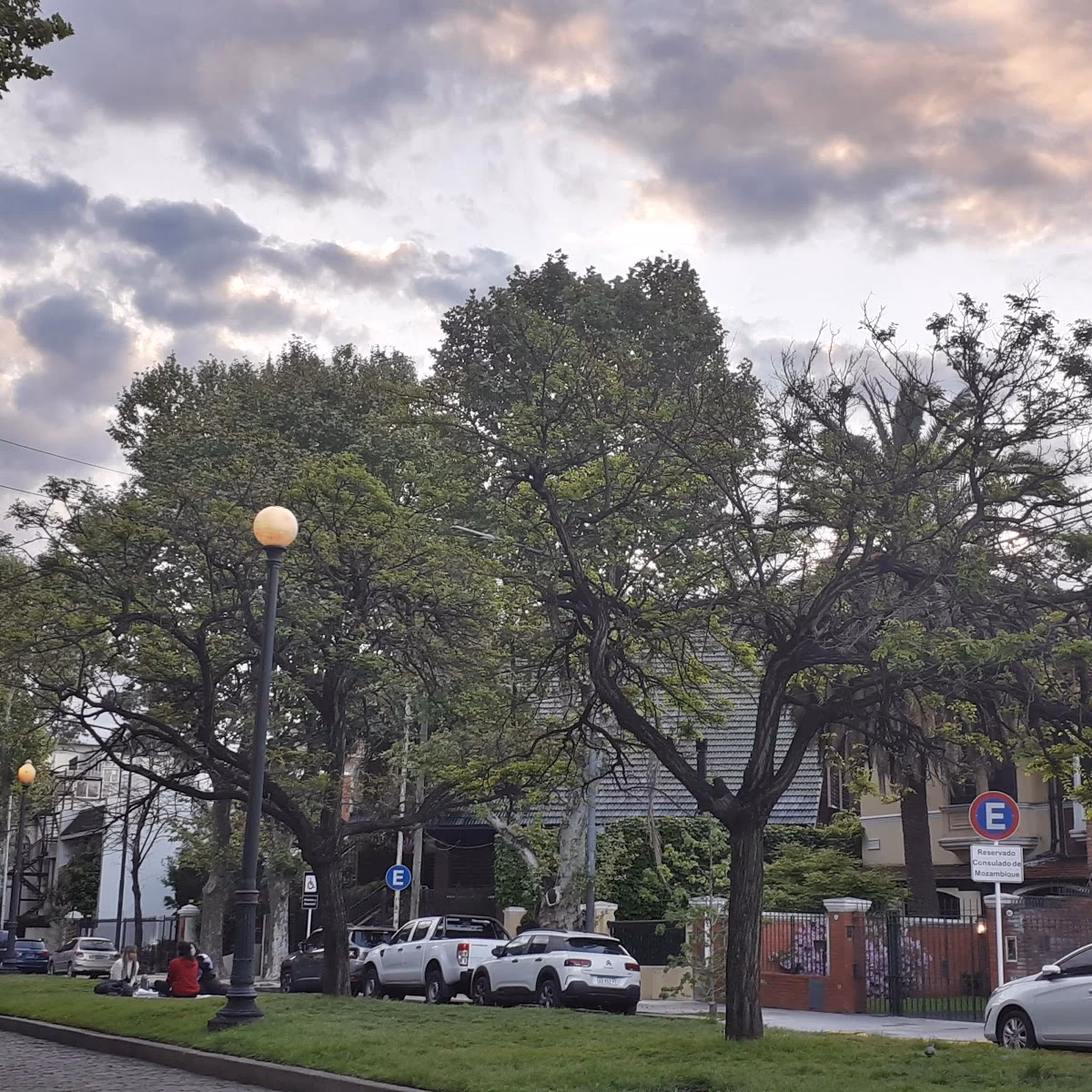 Where does the president live in Buenos Aires?